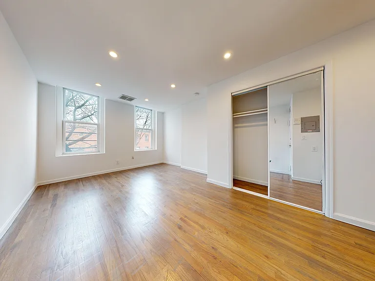 253 3rd St #2D — Photo 2