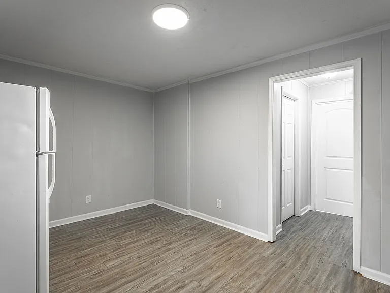 Comfortable Living at 112 Van Cleve Street — Photo 8