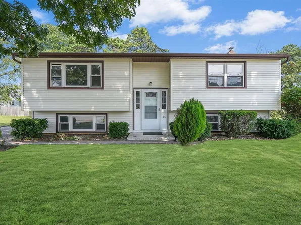 415 44th Street, Copiague, NY 11726