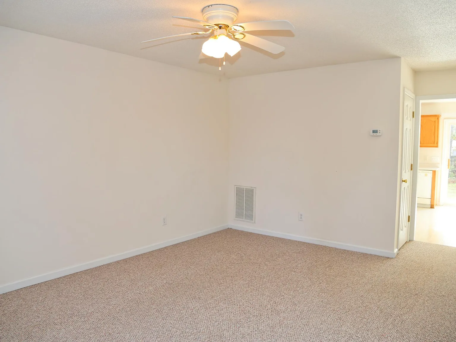 W Ivybridge Drive, Hubert — Photo 4