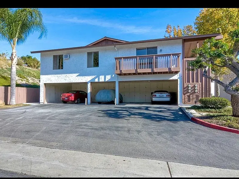 2 bed, 1.0 bath, 880 sqft, $1,723 — Photo 3