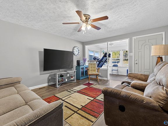 5th image of 1600 Parker Ln