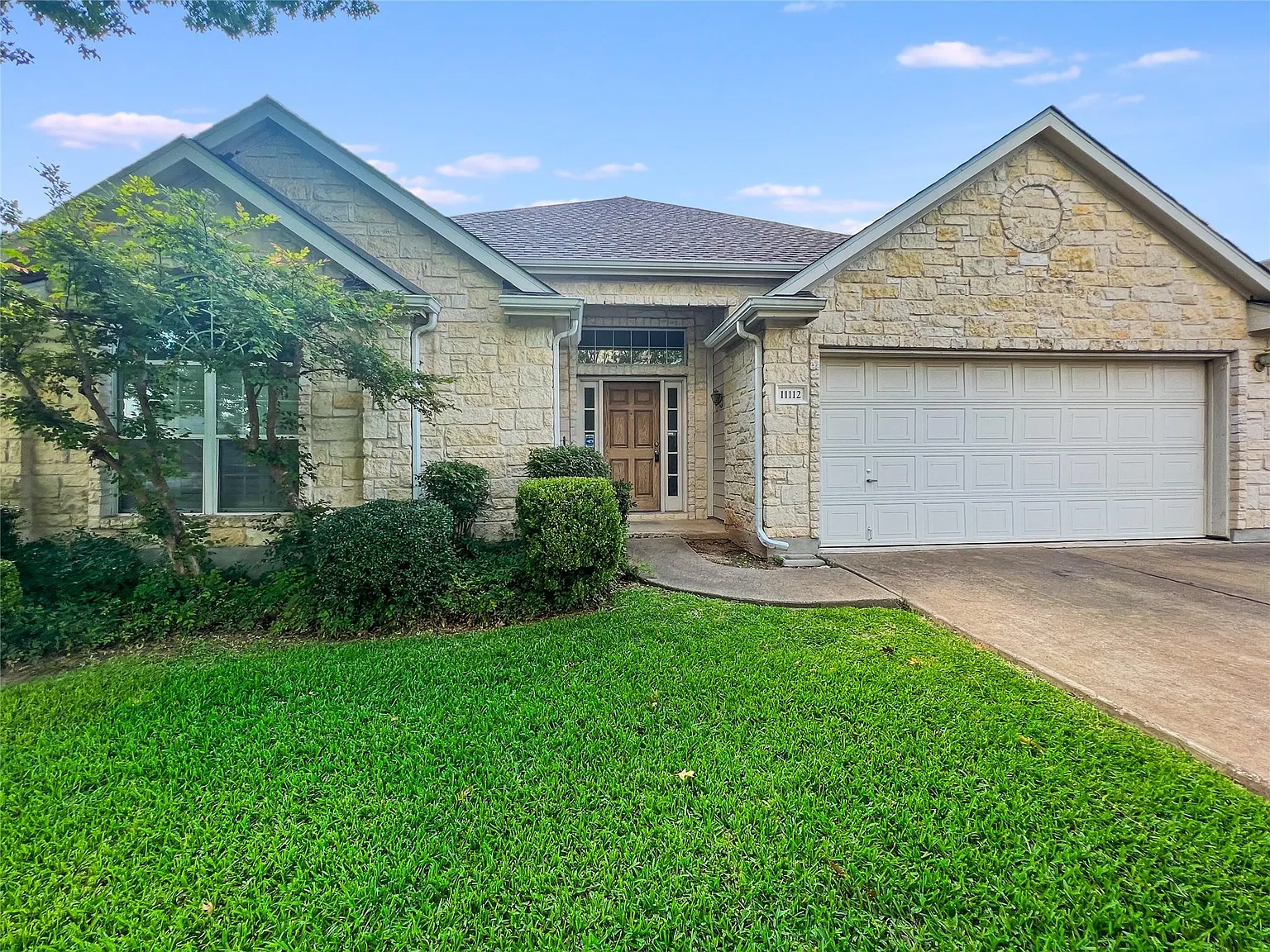 3 bed, 2.0 bath, 2269 sqft, $2,375 — Photo 4