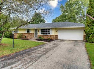 532 Poppy Dr, Machesney Park, IL 61115