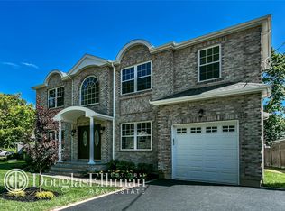 22 Hillside Ln, Syosset, NY 11791