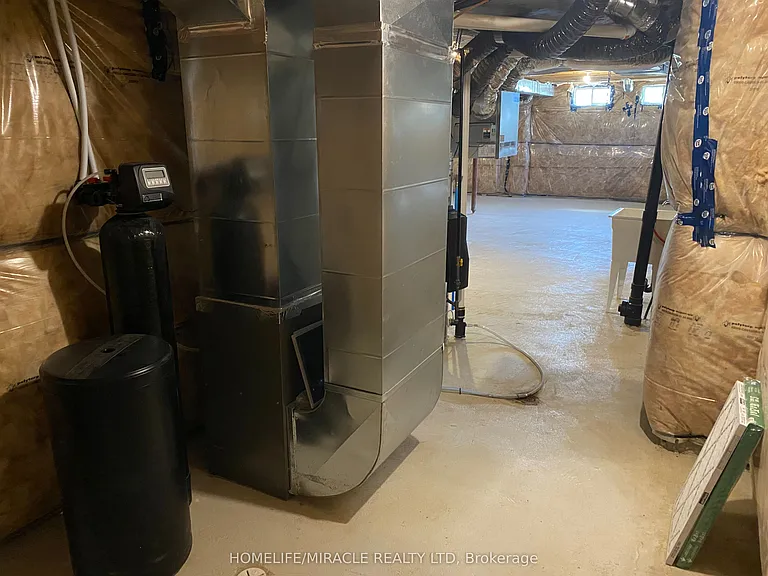 2 Cahill Dr — Photo 44