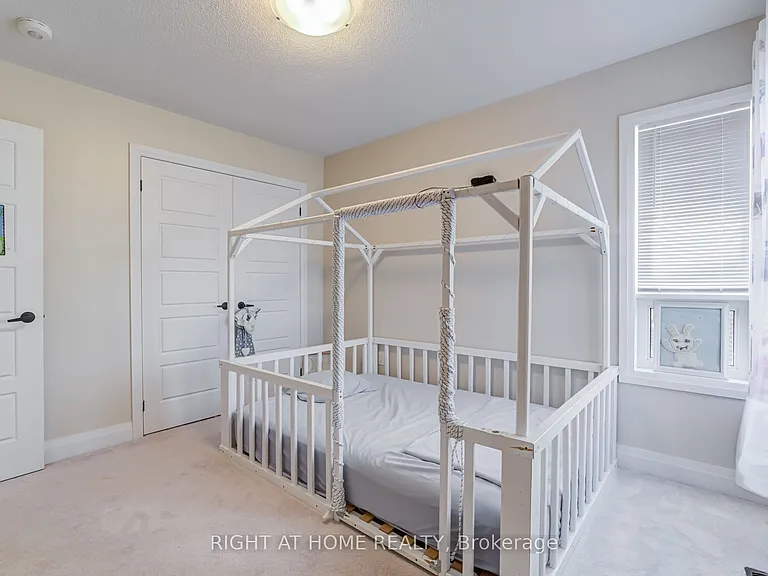 70 Westlake Cres — Photo 18