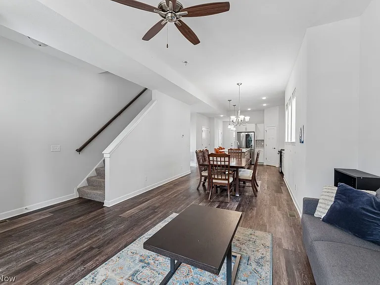 12027 Wade Park Ave — Photo 8
