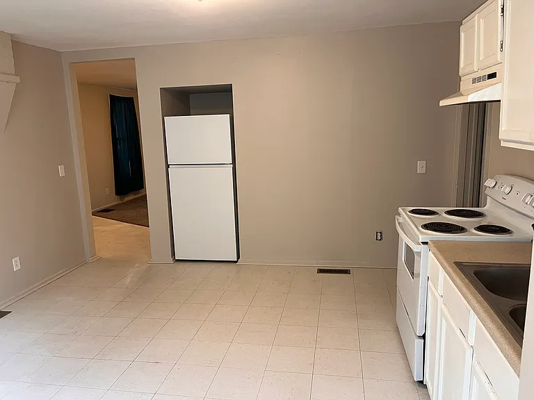 51 Ossian St — Photo 3