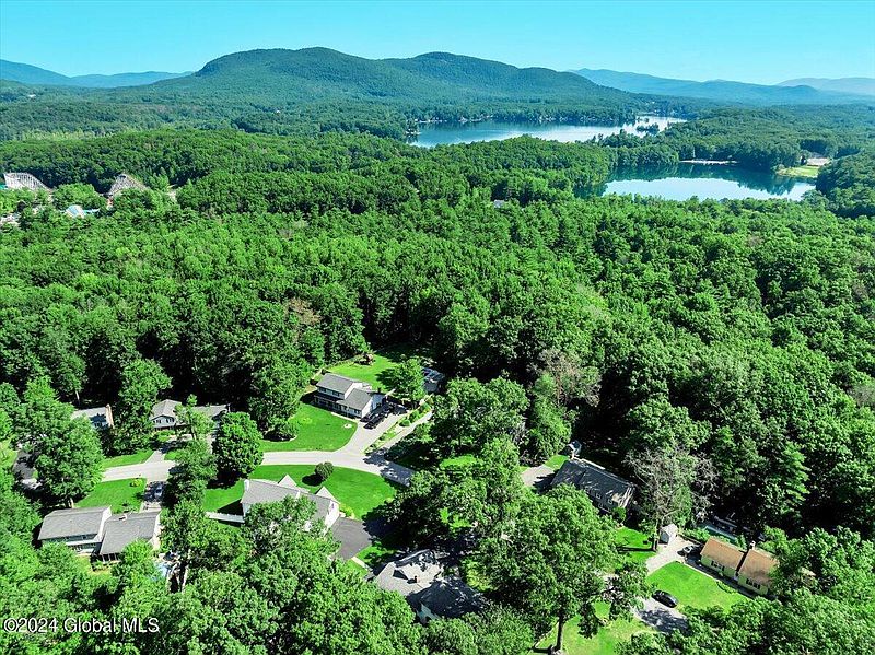 3rd image of 27 Twicwood Lane