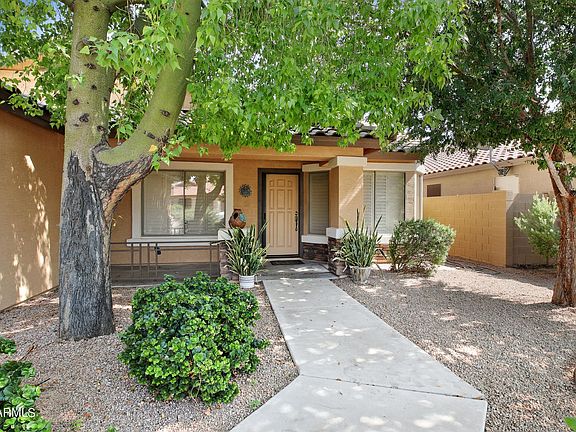3rd image of 209 E Clairidge Dr