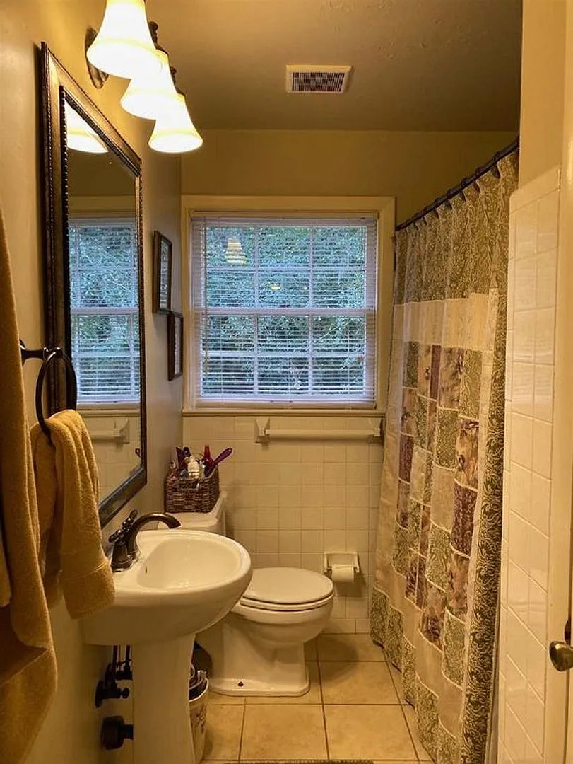 3155 Lakeshore Drive - Large Home in Lakeshore Estates — Photo 4