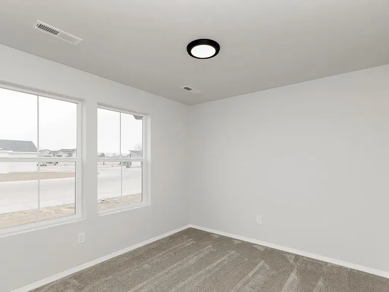 765 SW Alpha St — Photo 9