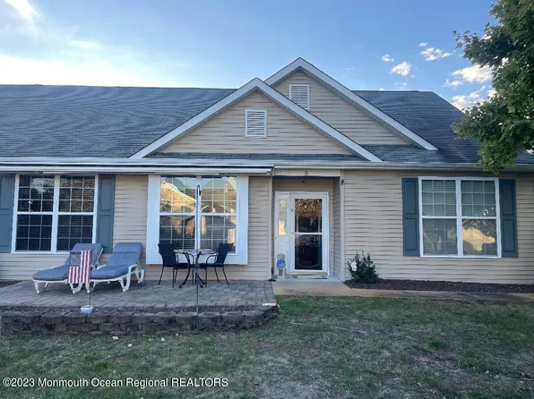 5 Walkabout Court, Whiting, NJ 08759