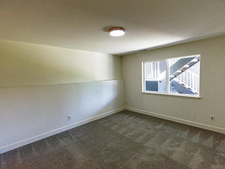 5070 Cochrane Ave — Photo 25