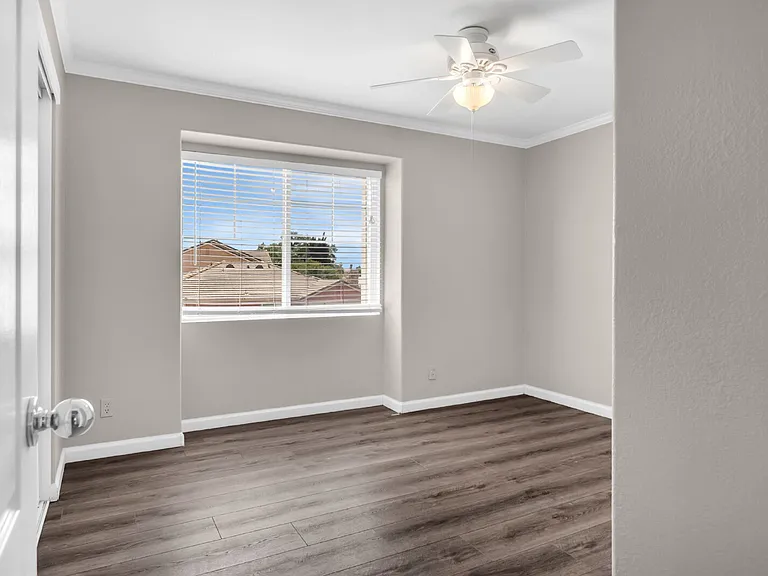1605 Laugenour Dr — Photo 22