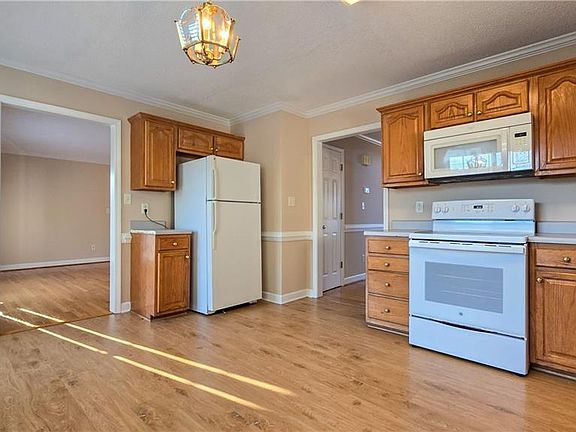 4th image of 145 Meghan Elizabeth Ln