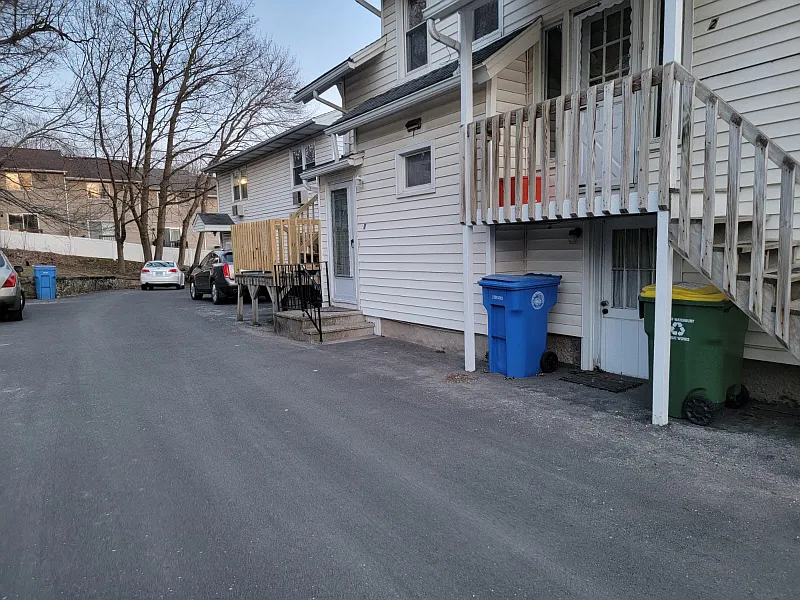 2 bed, 1.5 bath, 1000 sqft, $1,600 — Photo 2