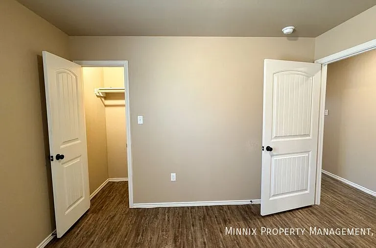 2413 N Avenue O — Photo 19
