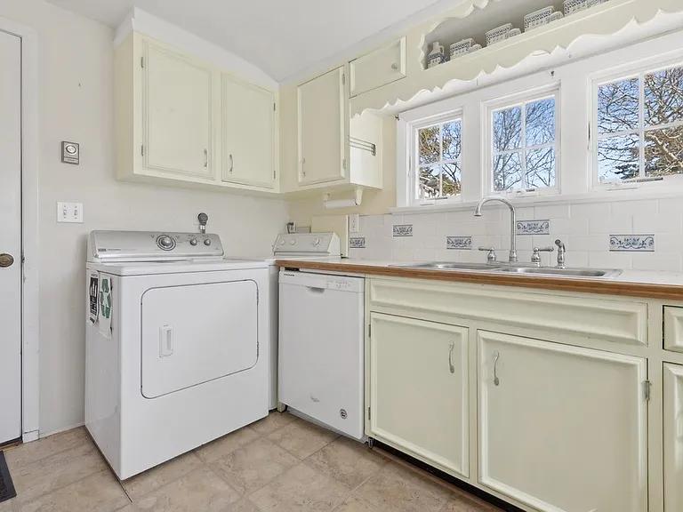 12 Jacqueline Dr — Photo 11
