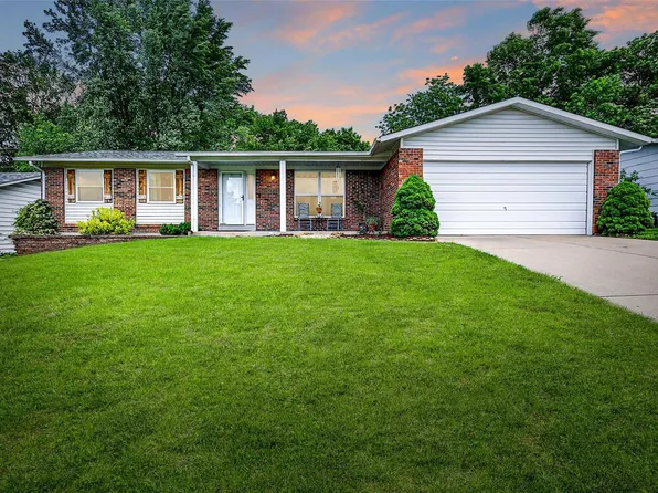 3028 Cherokee Ln, Saint Charles, MO 63301