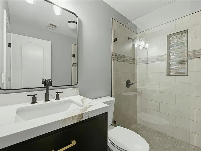 1133 Village Ct SE — Photo 17