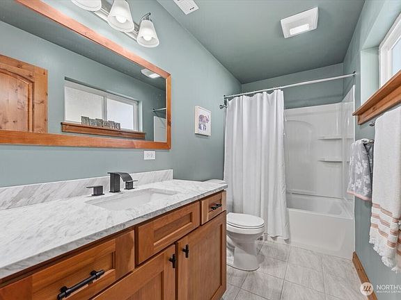5th image of 225 E Marine View Drive