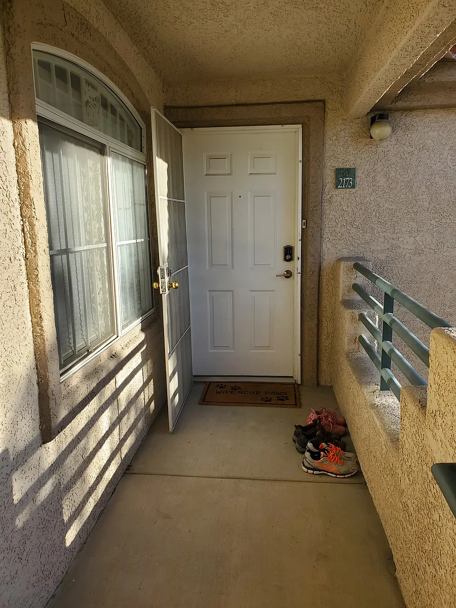 Building Photo - 5415 W Harmon Ave #2173