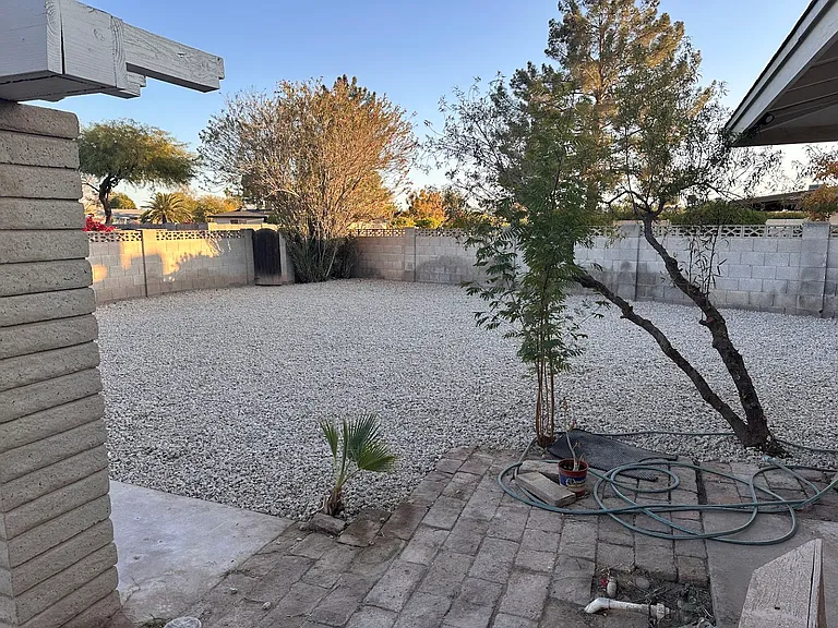 1825 E Fremont Dr — Photo 12
