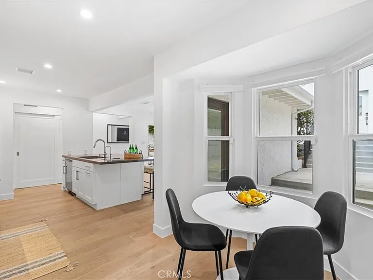 1320 Thayer Ave — Photo 9