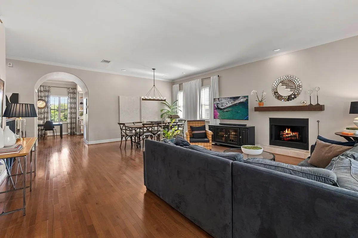 3 bed, 3.5 bath, 2350 sqft, $2,950 — Photo 4