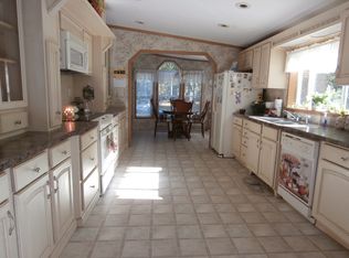 31 Hemlock Dr, Gorham, ME 04038
