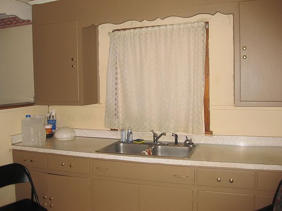 4th image of 825 Sunrise St