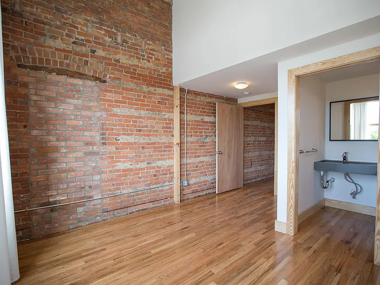 2100 Michigan Ave #1 — Photo 3