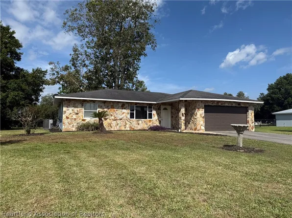208 Blossom Dr, Sebring, FL 33876
