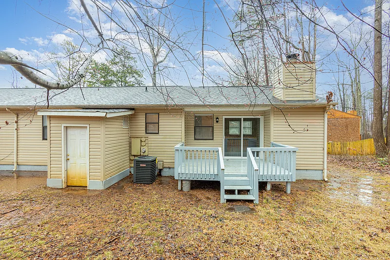 3 bed, 2.0 bath, 1187 sqft, $1,650 — Photo 3