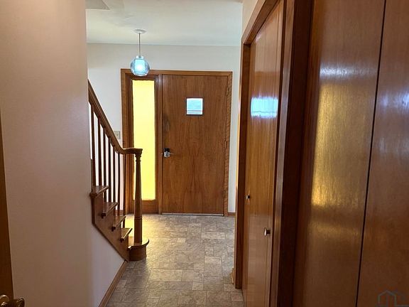 2nd image of 1090 Valley View Dr