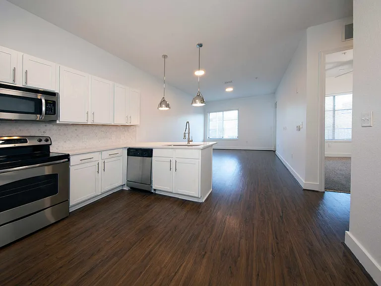 Rise Lakeview — Photo 13