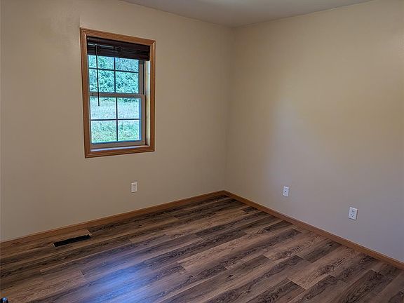 5th image of 400-402 Main St #400-402