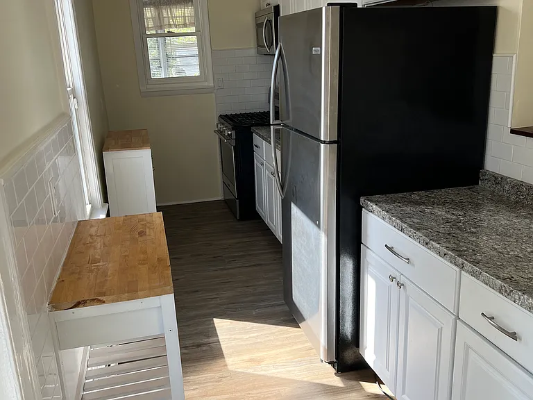 181 Rhodes St — Photo 24