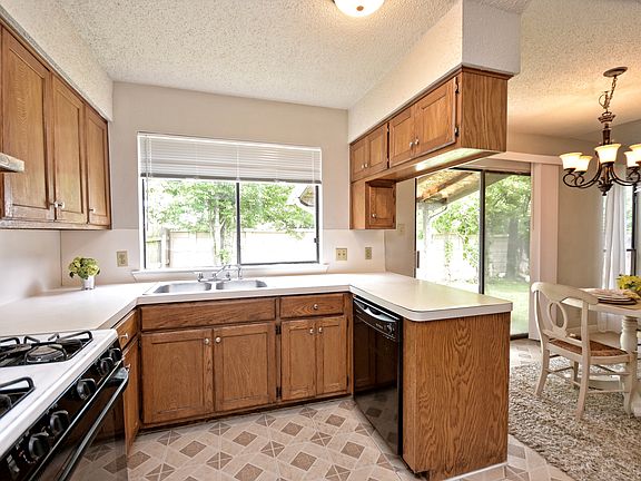 3rd image of 1404 Hyridge Cir