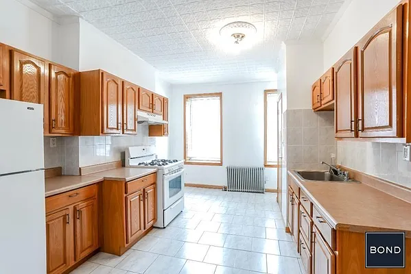 Rented by Bond New York | media 4