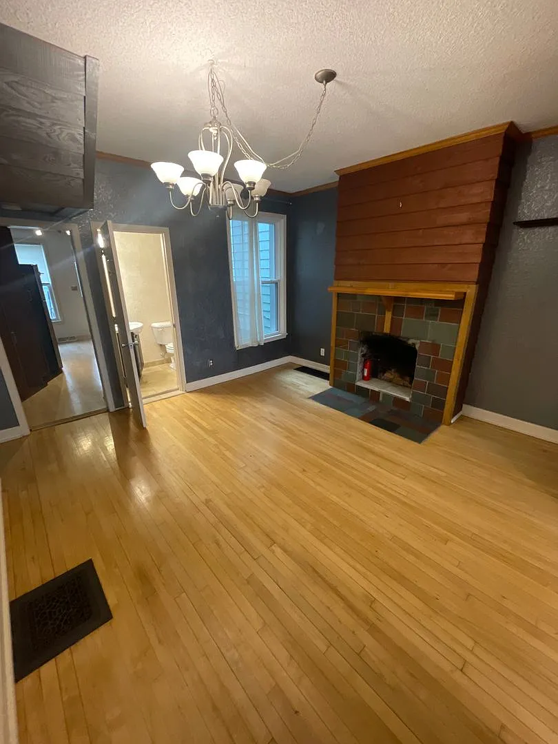 Available September - 3 Bed/1.5 Bath Home With Lake Views! — Photo 4