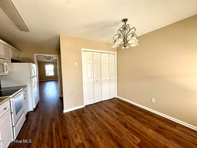 1730 Elizabeth St — Photo 9