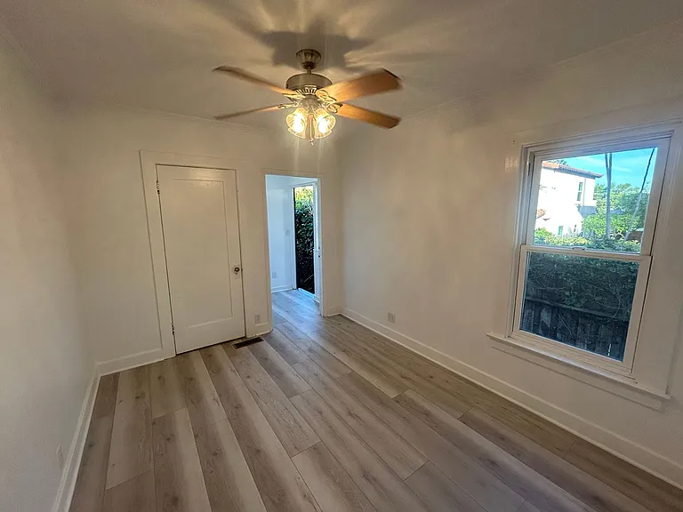 217 N Bel Aire Dr — Photo 10