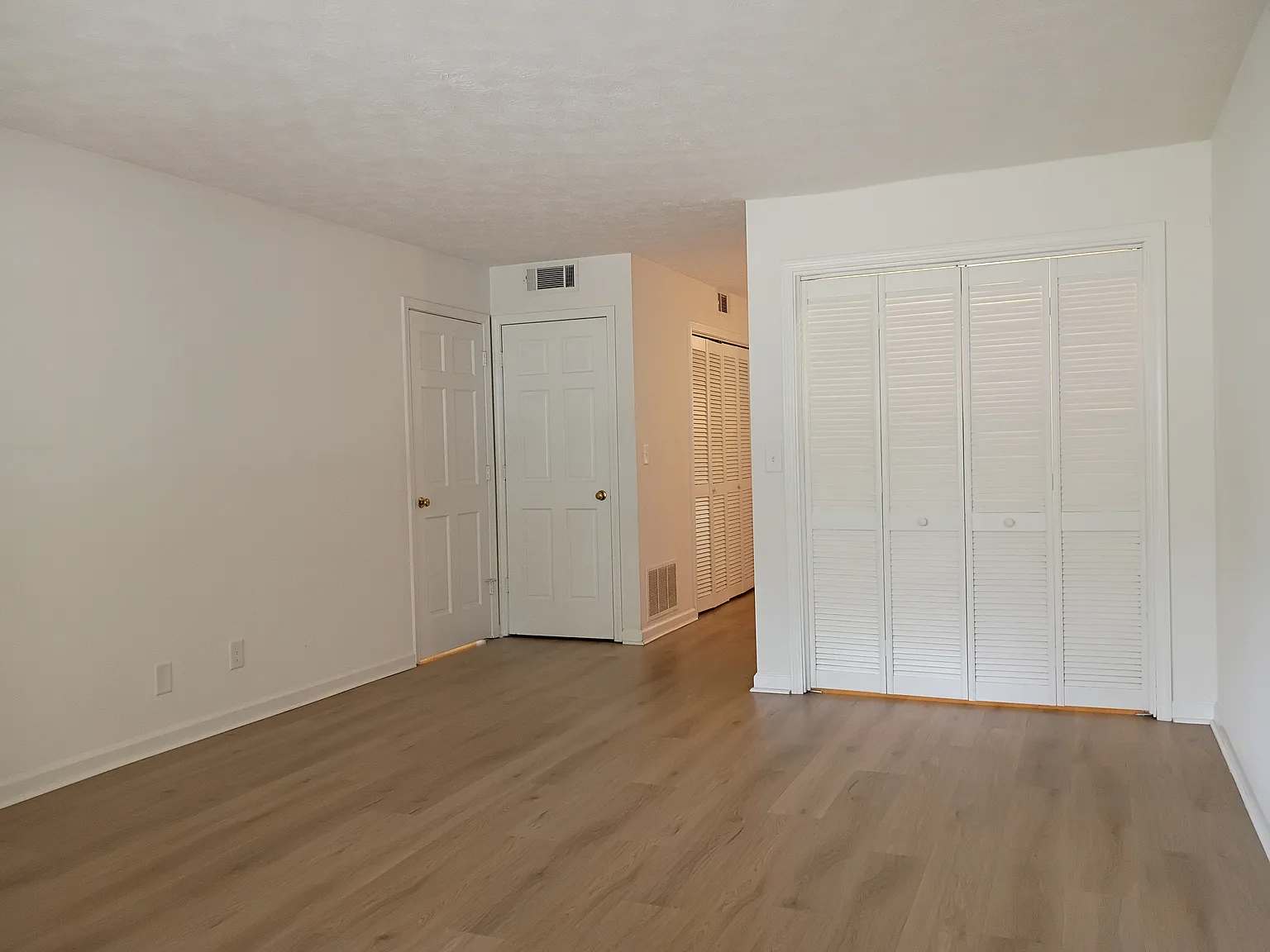 2 bed, 1000 sqft, $1,500 — Photo 3