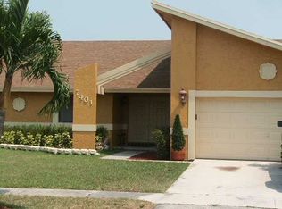 7401 NW 37th St, Lauderhill, FL 33319