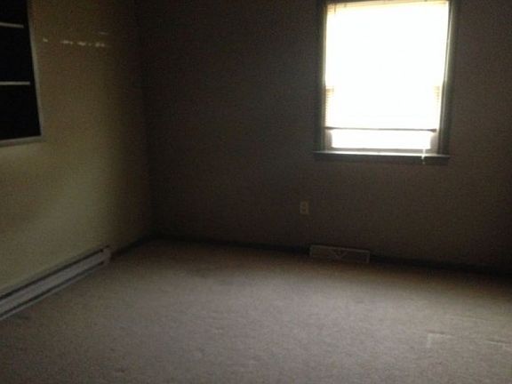 4th image of 980 Margo Ln