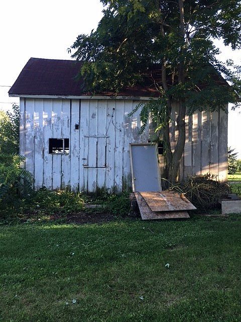 2nd image of 302 W Broadway Ave