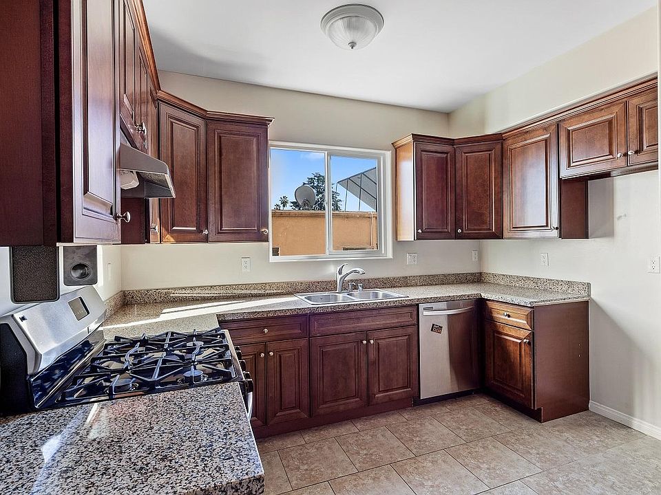1st image of 14161 Delano St APT 1